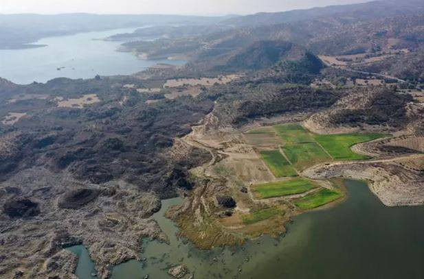 16 bin yıl önce püskürdü Demirköprü Barajı’nın suyu çekilince göründü. Kara olan rengi beyaza döndü - Resim: 8